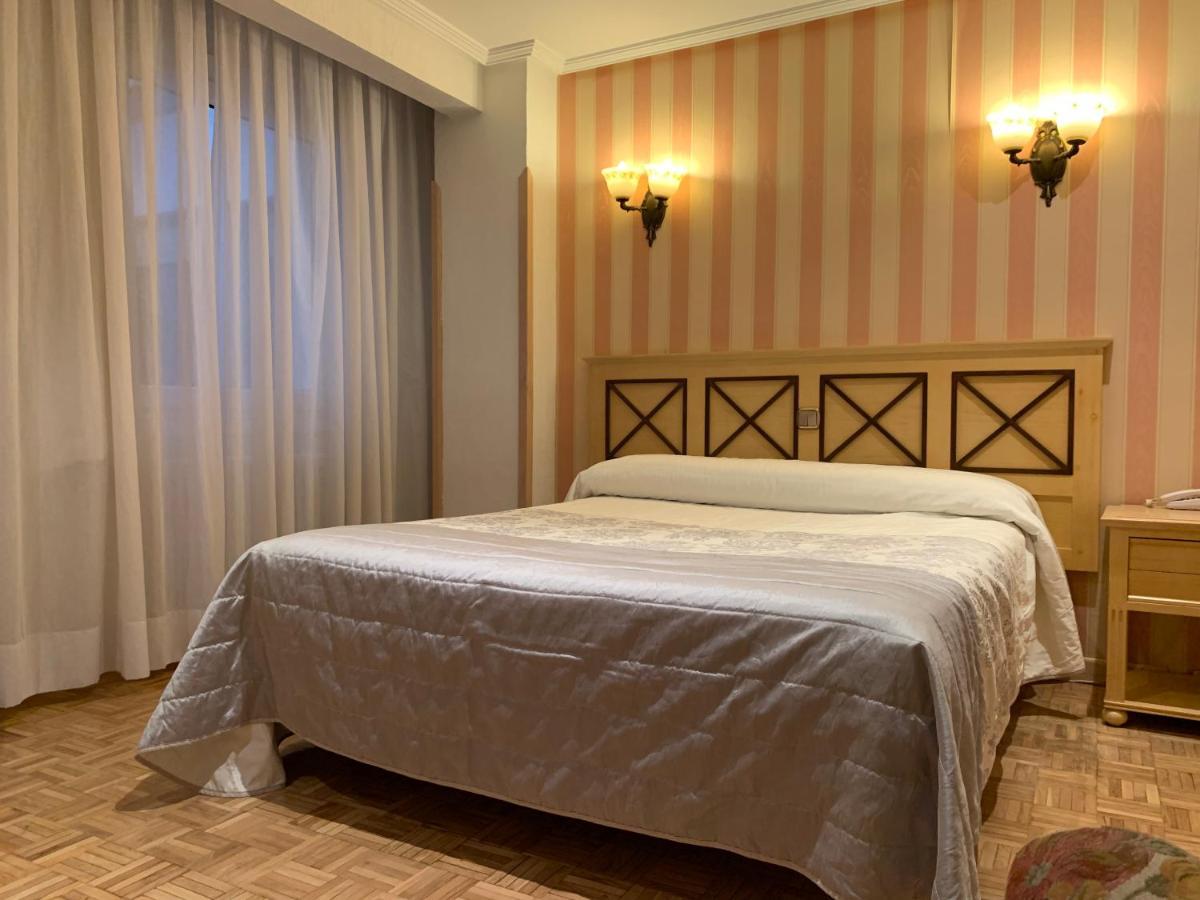 Hotel Julia 아란다데두에로 외부 사진