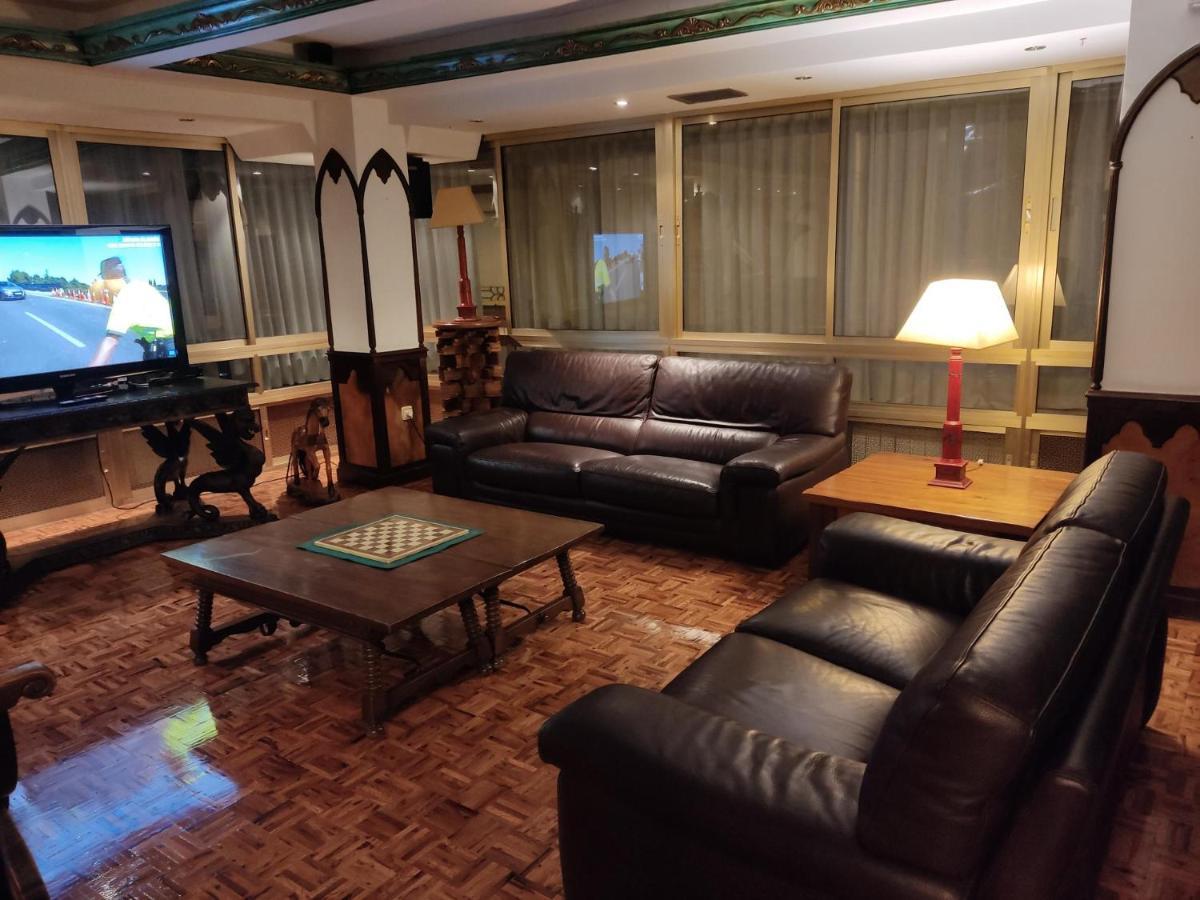 Hotel Julia 아란다데두에로 외부 사진