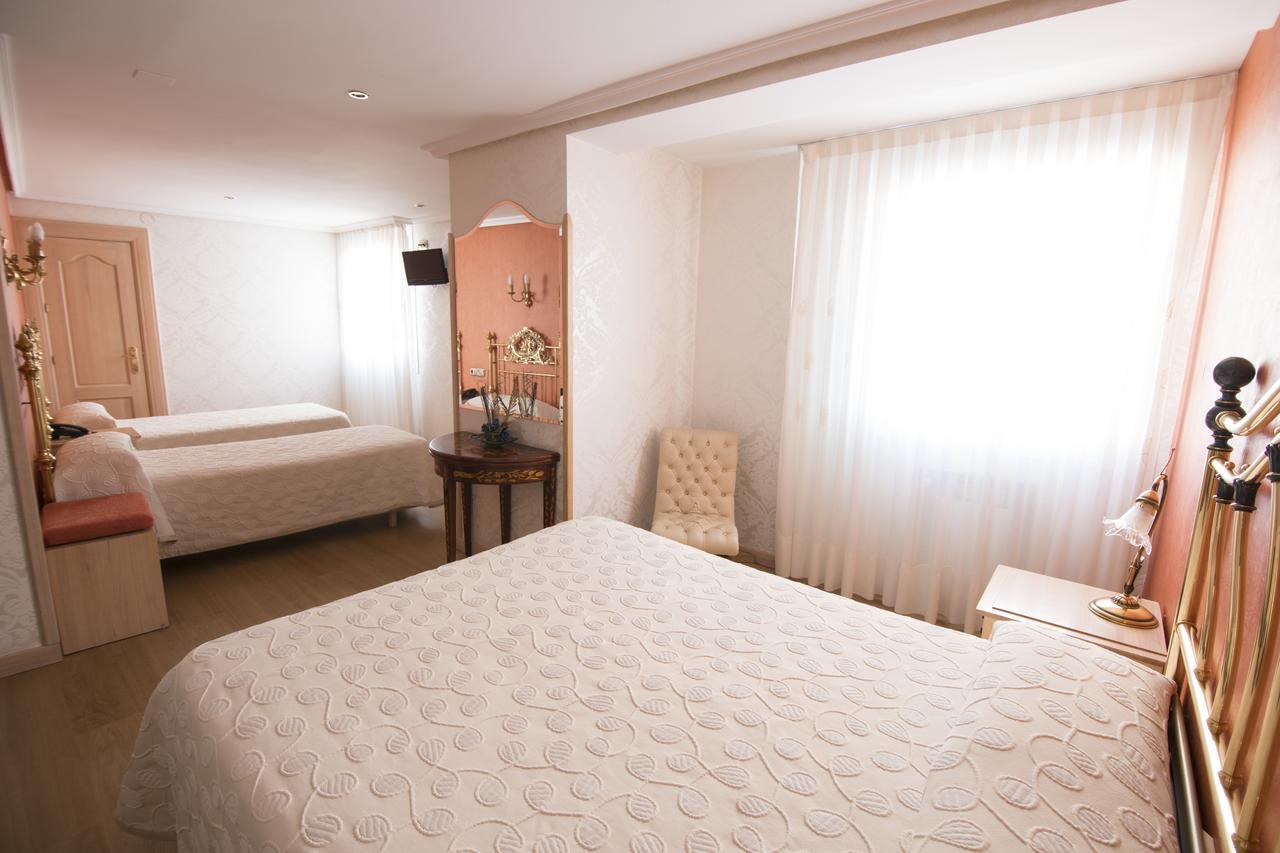 Hotel Julia 아란다데두에로 외부 사진